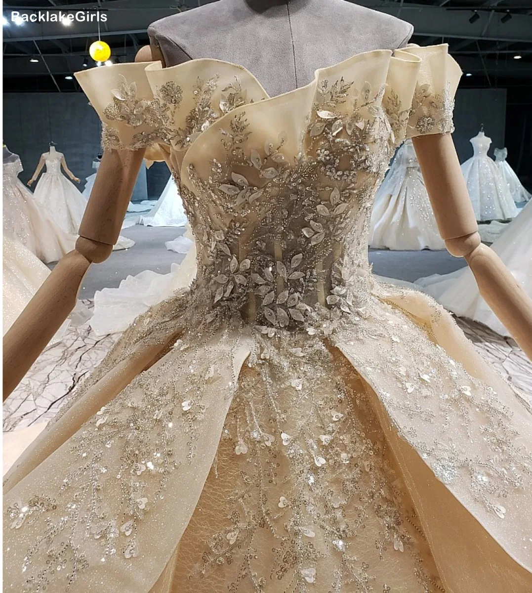 Дешевое свадебное платье с открытыми плечами Милая Аппликация из бисера