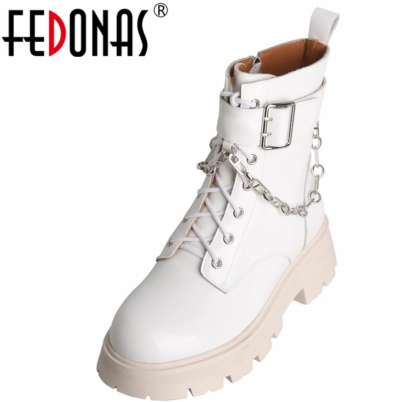 

Женские ботинки в байкерском стиле FEDONAS, ботильоны из натуральной кожи на толстом каблуке с пряжкой и цепочкой, сезон осень-зима