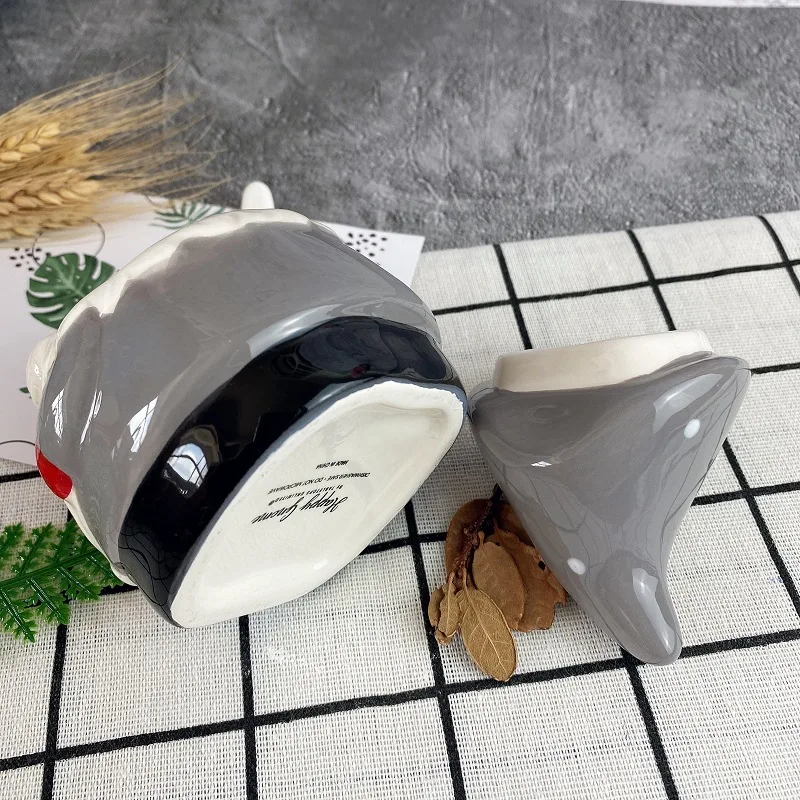 

1pc Ceramic Santa Claus Spice Jar for Spices Pepper Condiment Storage Jar With Lid And Spoon Creative Kitchen Storage Containers