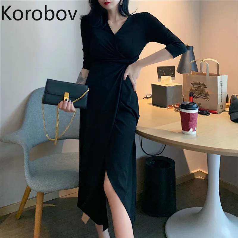 Женское платье с высокой талией Korobov облегающее v-образным вырезом и длинными