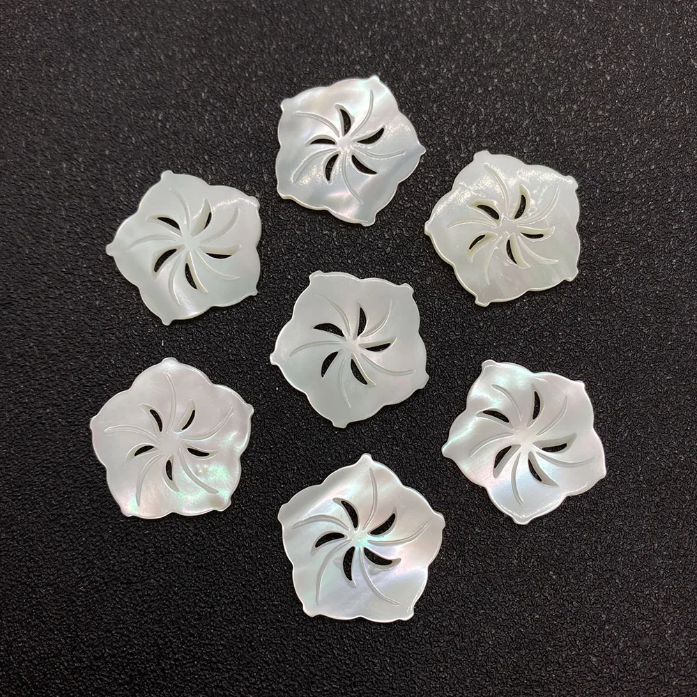 

Natural Freshwater Shell Pendant Hollow Carved Flower Shape White Mother-of-Pearl Flower Art Pendant Bead Necklace Accessories