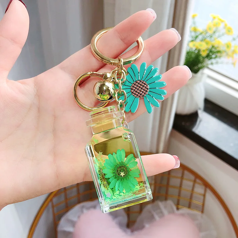 

Trendy Moving Quicksand Liquid Daisy Key Fob Flower Chrysanthemum Keyring Acrylic Keychain Women Girl Gift Backpack Car Pendant