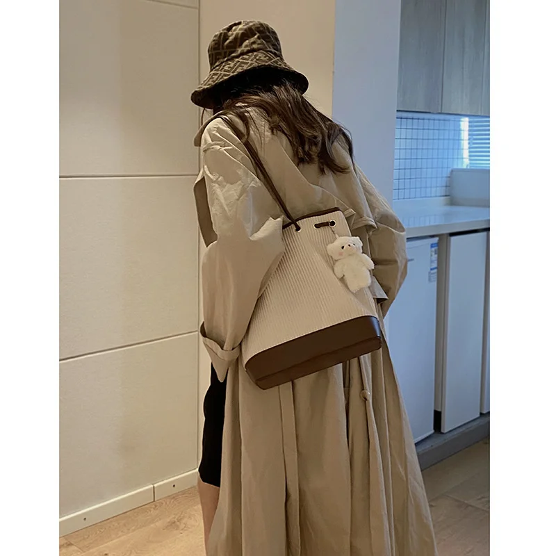 

Pleated bucket bag women's autumn new fashion contrast color underarm bag versatile ins large capacity messenger bag