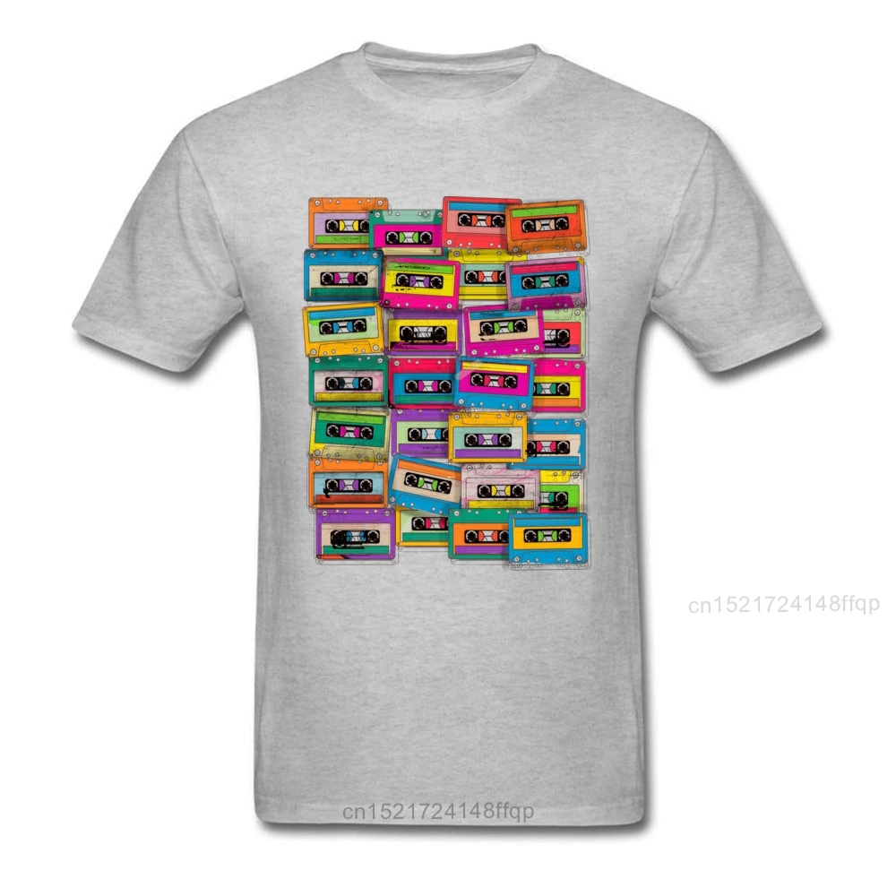 Мужская футболка в стиле ретро с неоновой музыкальной лентой и кассетами черная