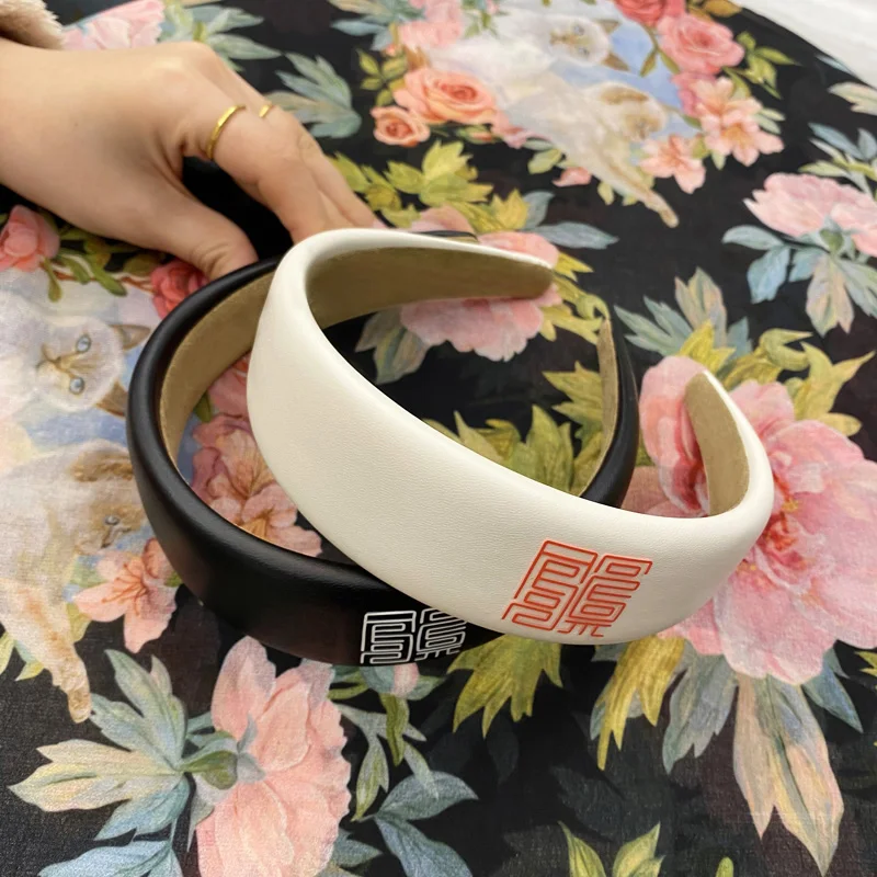 

2021 Fashion PU Headband Chinese Culture China Style Totem Unique Artistic Style Designer