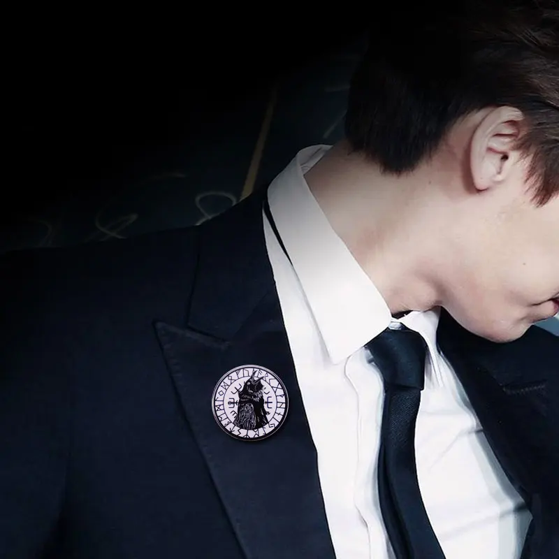 Эмалированная булавка для племени Волшебная Булавка С руничным компасом