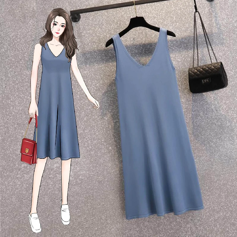 

Женское трикотажное платье средней длины, с V-образным вырезом