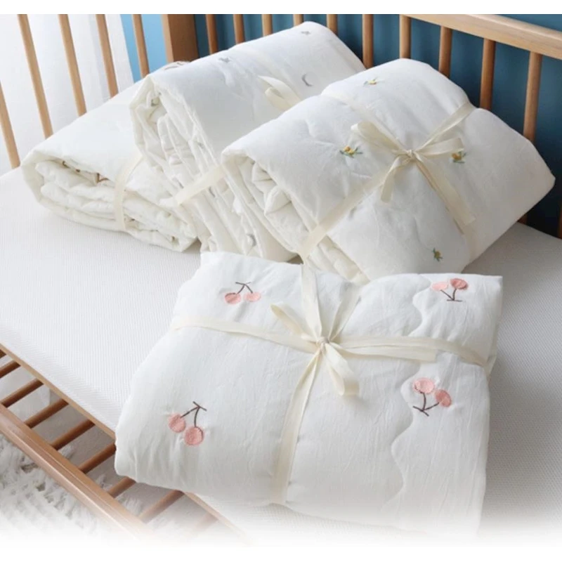 

Korean Cherry Embroidery Cotton Baby Bed Quilt Kids Infant Cot Crib Quilts for Baby Bedding Quilts Blanket Lightweight Comforter