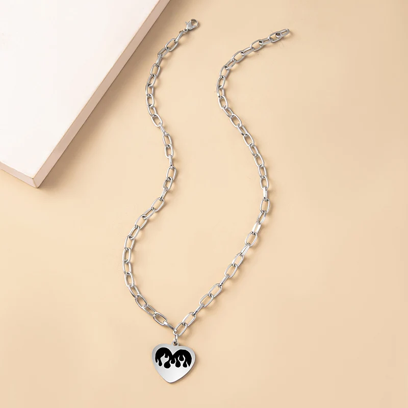 Ожерелье с подвеской в виде сердца из нержавеющей стали черным пламенем стиле