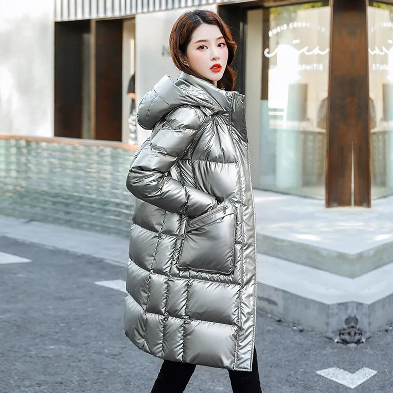 Женский зимний пуховик средней длины с капюшоном и мехом енота | Женская одежда