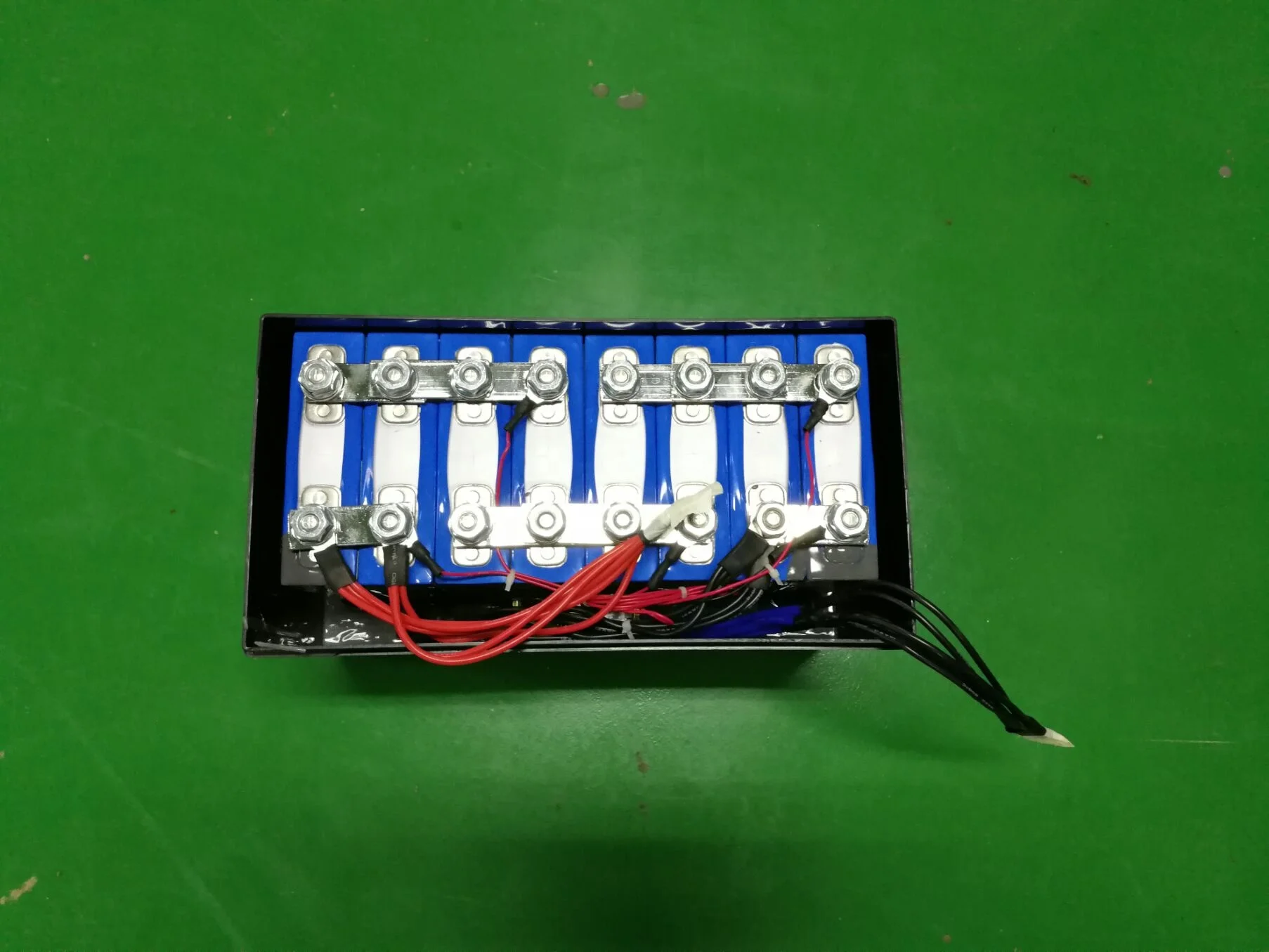 

Rechargeable Lithium Ion Battery Pack 12V 100AH LiFePO4 Battery with BMS,LED Indicator