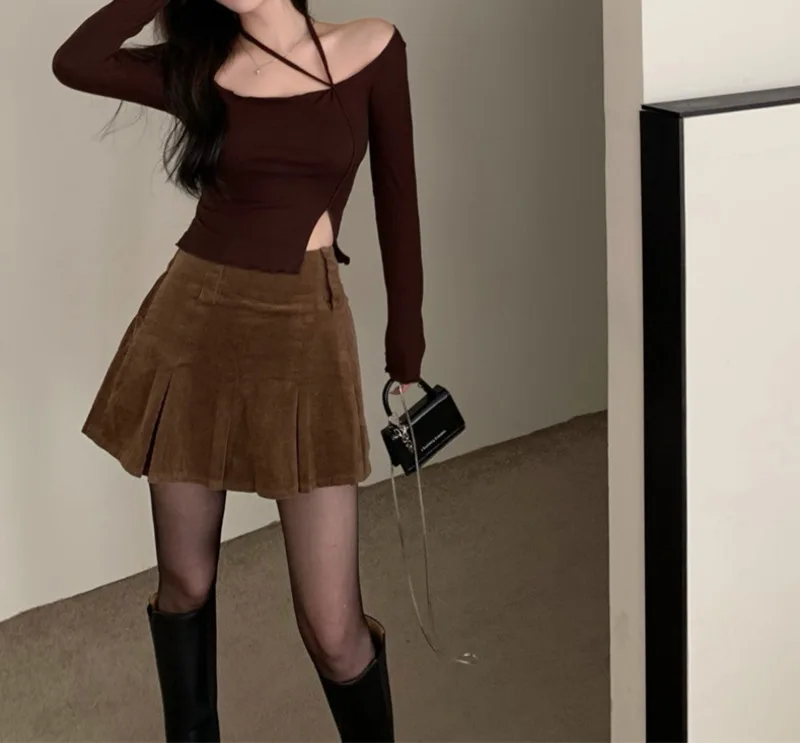 

Hanging Neck Shoulder T-shirt Women's Autumn Winter Design Sense Of Tight Long Sleeves Short Bottomed Forest
