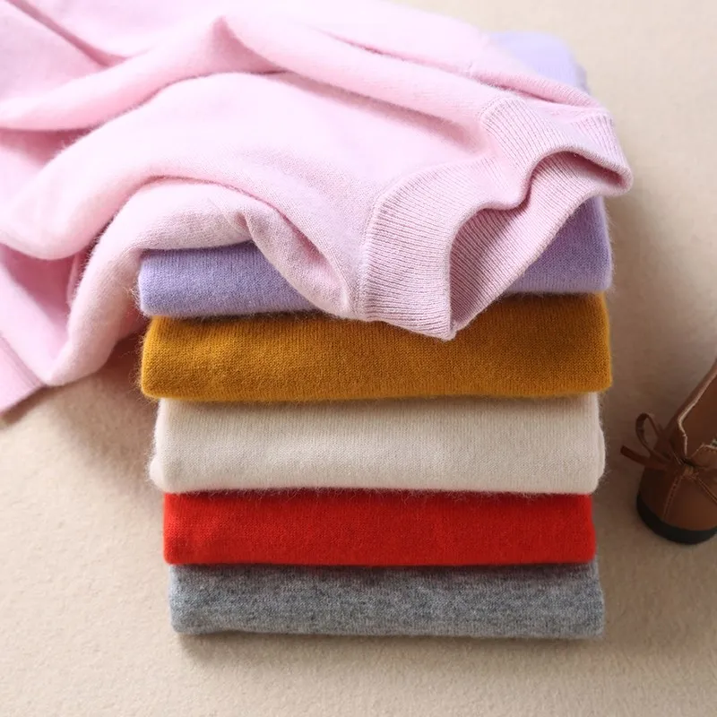 Женский классический однотонный пуловер с полувысоким воротником и длинными