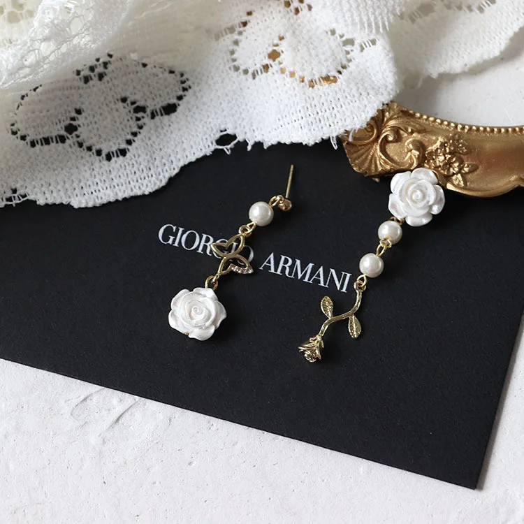 

Silver Needle Elegant Asymmetrical White Rose Stud Earrings Temperament Retro European and American Design Earrings Female