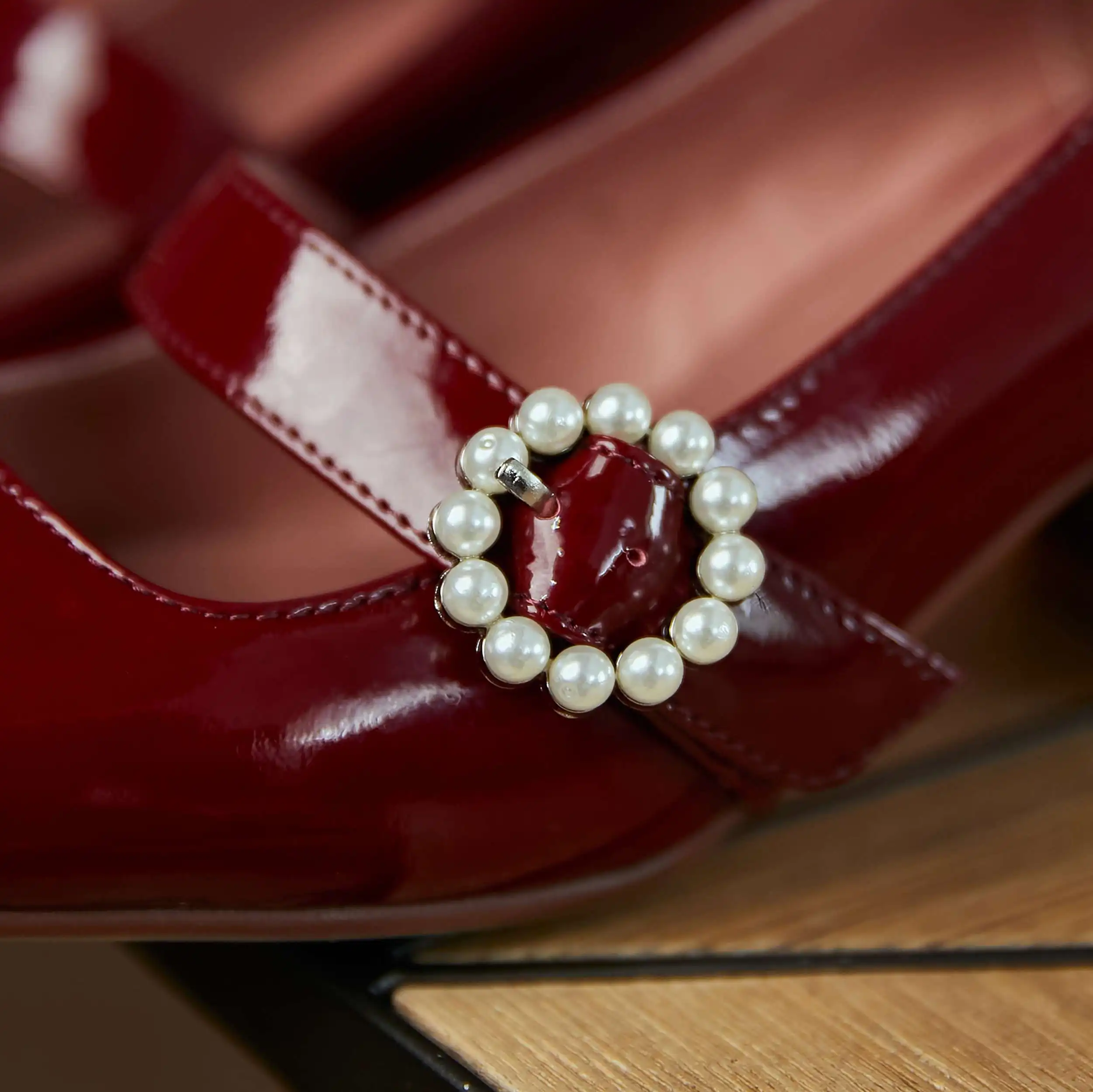 

Krazing Pot cow patent leather square toe high heels Mary janes bright pearl decoration beauty lady streetwear women pumps L31