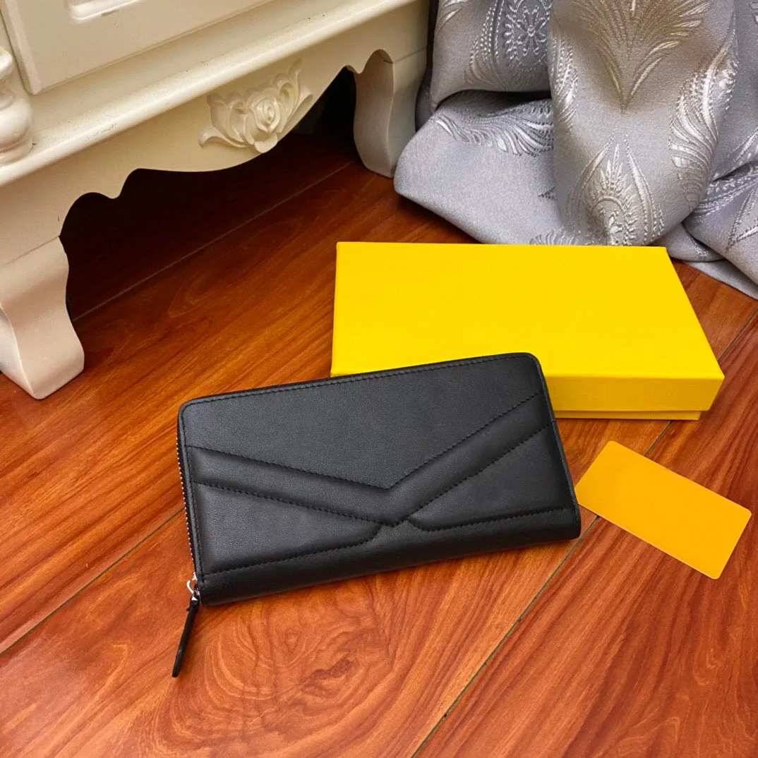 

2021 Black Rectangular Lady's High Quality Leather Hand Wallet Is A Must For Banquet, With Multiple Styles And Simple Luxury