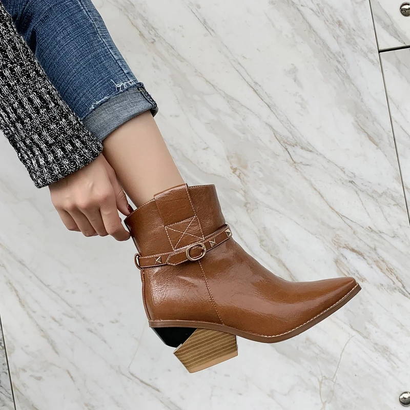 Новинка 2019 года ковбойские Полусапоги женские ботинки на танкетке с острым