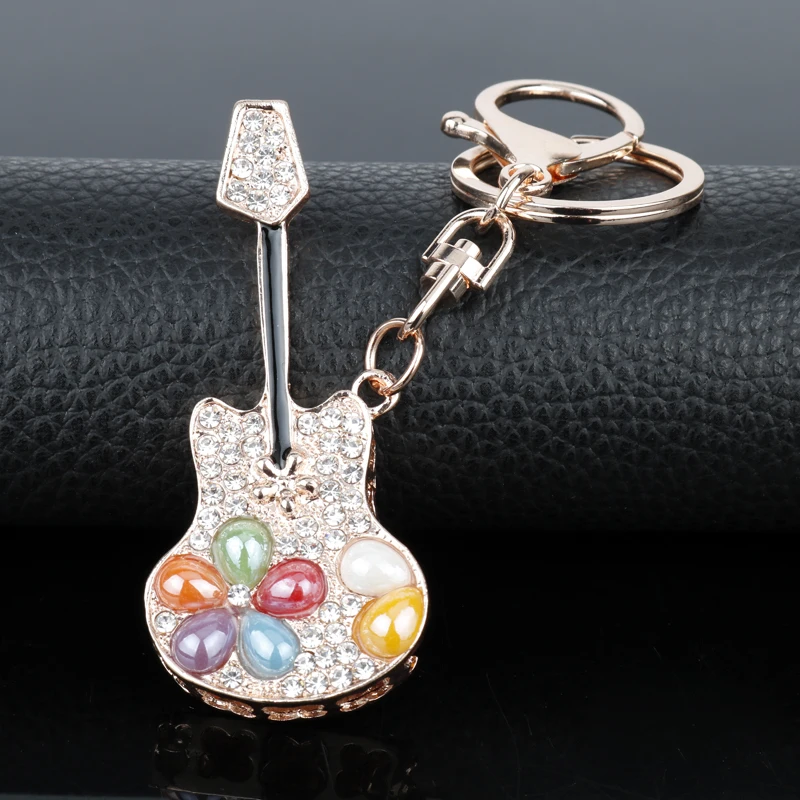 Модный брелок Стразы мини гитара с кристаллами милый для автомобильной сумки