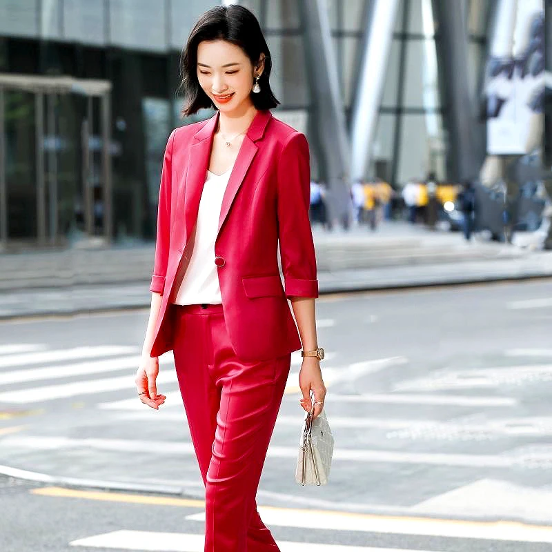 Женский однотонный пиджак на пуговицах с отложным воротником| |