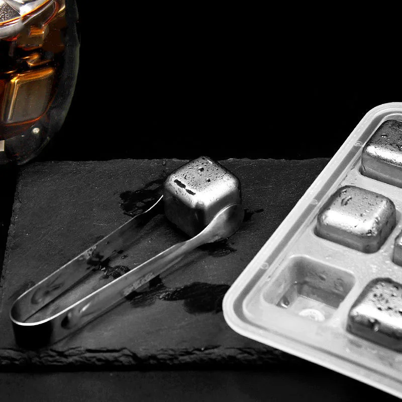 Новый произведенный на одной винокурне кубики льда из камня комплект