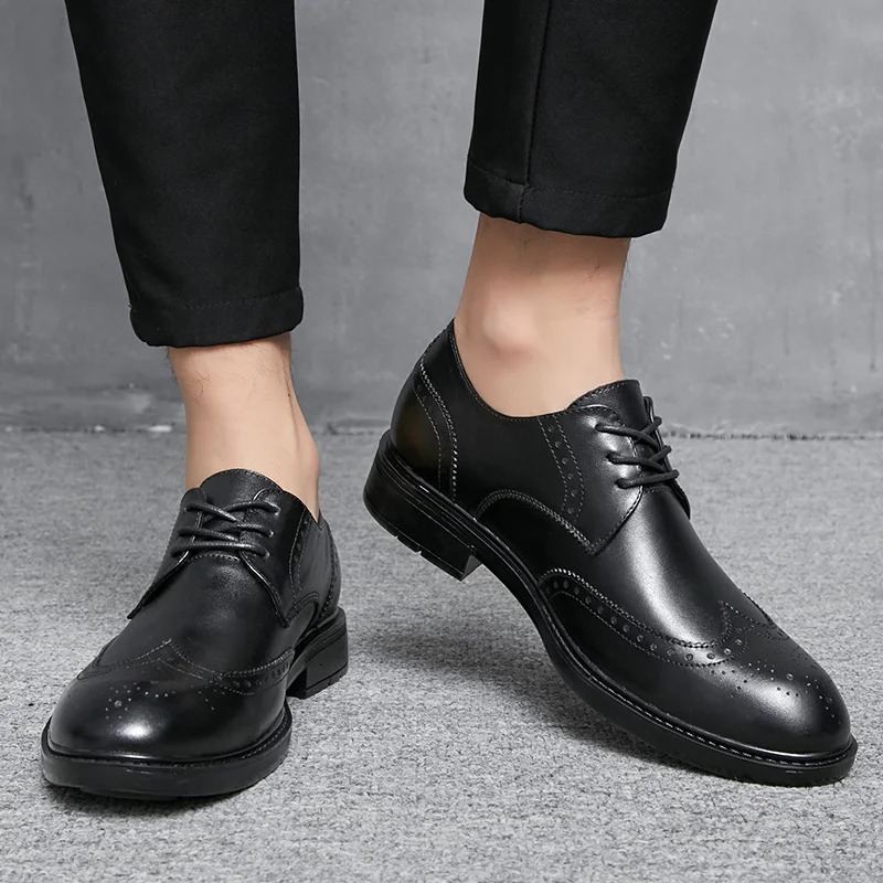 

2020 Men Classic Business Formal Shoes Men Oxford Dress Shoes Retro Carved Bullock Design British Style Men Shoes