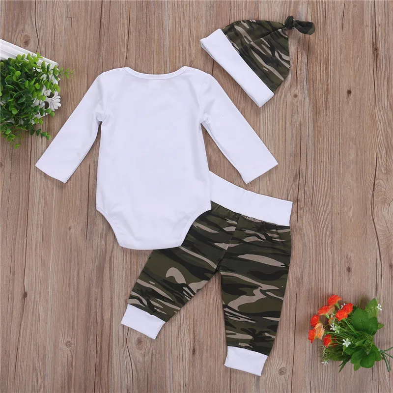 Set Baju Musim Semi Musim Gugur Bayi Laki-laki 3 Buah Setelan Baju Topi Celana Kamuflase Bodysuit Huruf Lengan Panjang Katun Balita Baru Lahir