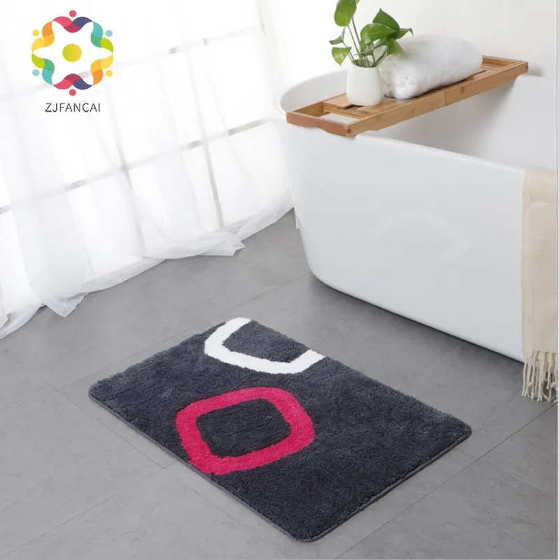 Короткий бархатный коврик из микрофибры абсорбирующий для ванной многоцветный