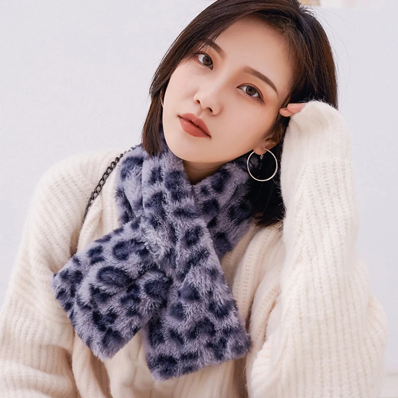 Женский шарф-воротник из кроличьего меха с леопардовым принтом |