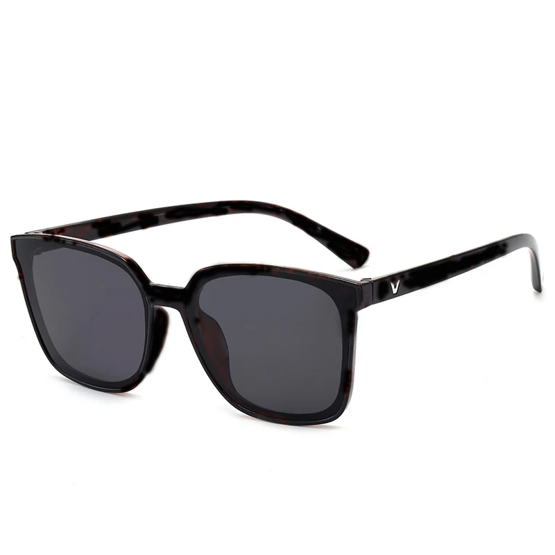 

Vintage Oversized Square Sunglasses Women Brand Designer Luxury Retro Black Frame Sun Glasses for Women Female UV400 Shades