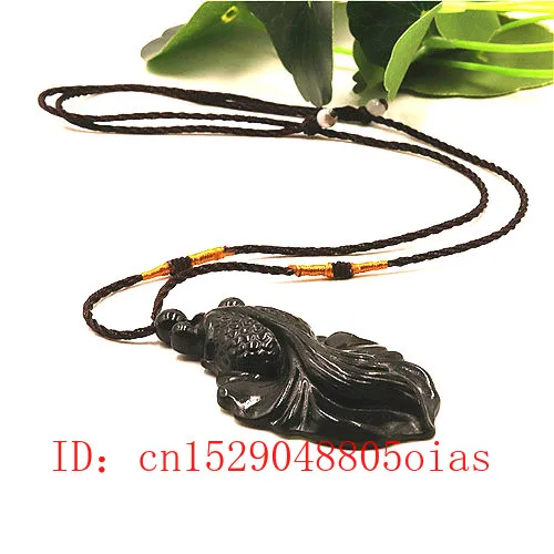 Ожерелье с подвеской в виде золотой рыбки из черного и зеленого нефрита |