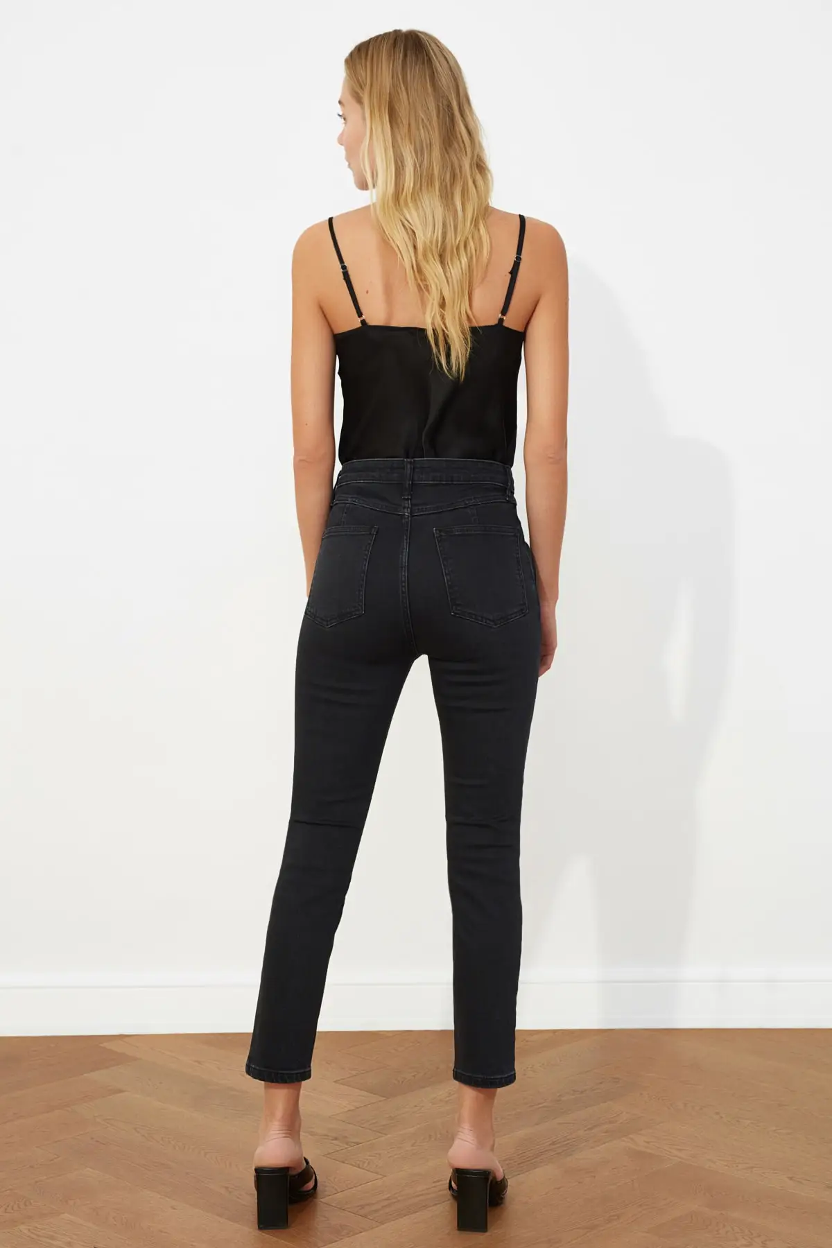 

Trendyol Front Button Stitching Detail High Waist Slim Fit Jeans TWOSS21JE0355