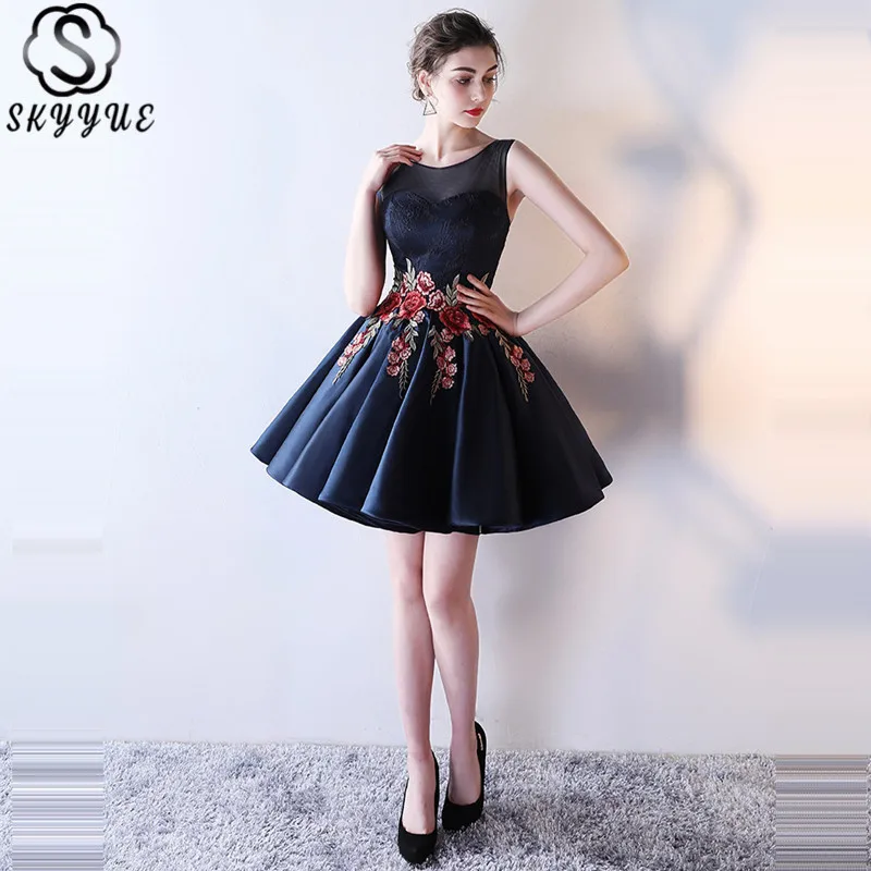 

Skyyue Coctail Dress Sleeveless Flowers Cocktail Dresses 2019 Evening Party Embroidery Ball Gown Short Cocktail Dresses LX1076