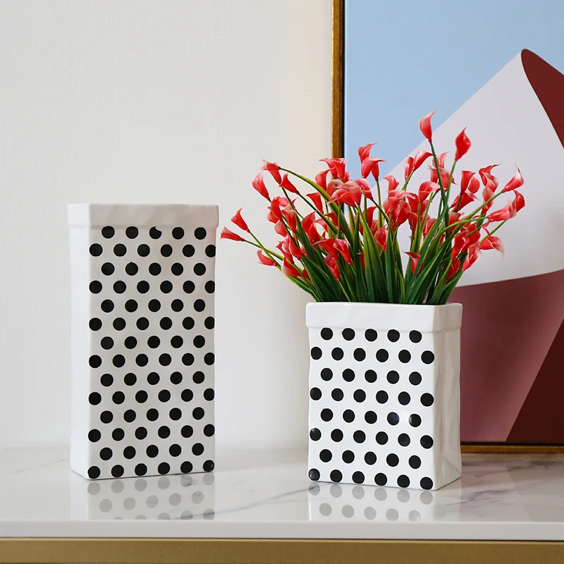 

Ins Ceramic Vase Room Decoration Ornament Simulation Bag Vase For Christmas TV Tabletop Flower Pot Vases декор для дома المزهريا