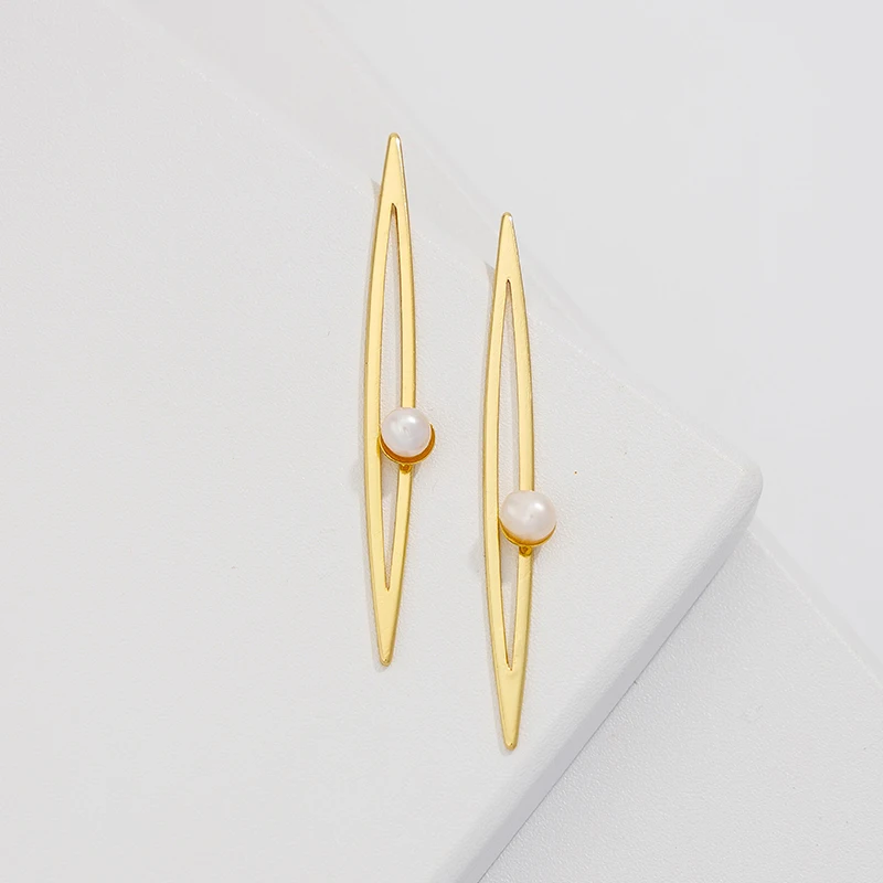 

Jaeeyin 2021 New Arrivals Copper Brass Matte Gold Color Minimalist Pearl Statement Geometric Stud Earrings Girlfriend Birthday