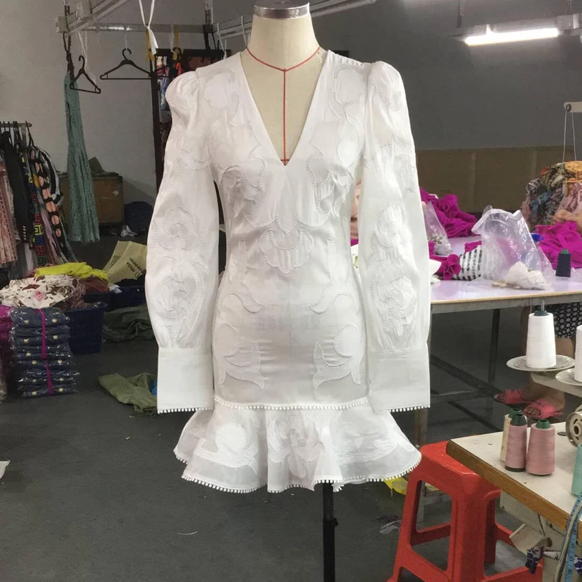 Платье женское сексуальное с глубоким треугольным вырезом и открытой