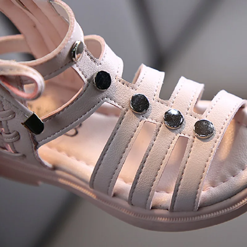 Сандалии для девочек с вырезами Новинка лета 2020 детская обувь в римском стиле