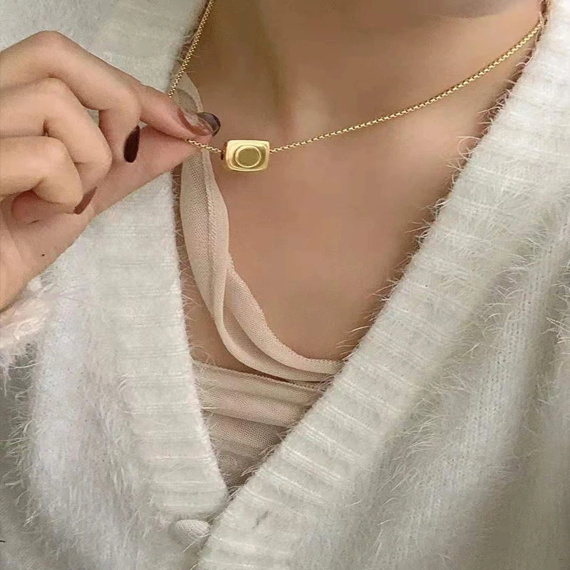 

Neck Chain Cold Wind Transfer Bead Necklace Female Personality Clavicle Chain Korea Fashion Three-Dimensional Triangle Trinket