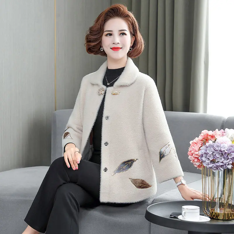 

Women 2021 Autumn Winter New Mink Velvet Coats Female Short Thicken Warm Outwears Ladies Floral Embroidery Loose Jackets W593