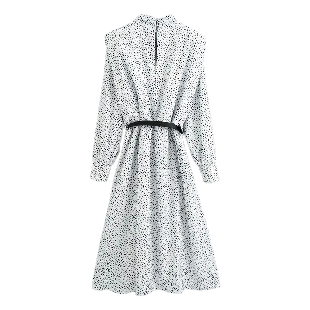 Платье женское средней длины в горошек с поясом и высоким воротом элегантное