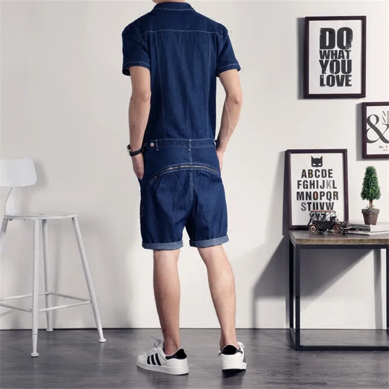 Тот же корейский вариант модных мужских облегающих цельных джинсовых шорт