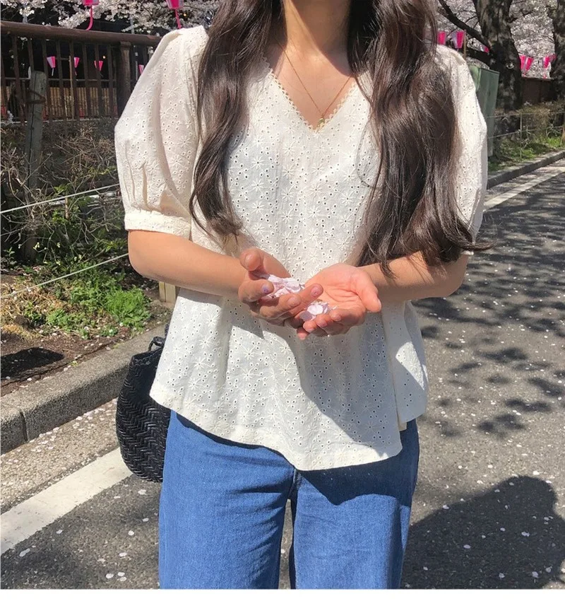 Женская офисная блузка с коротким рукавом белый топ V-образным вырезом и