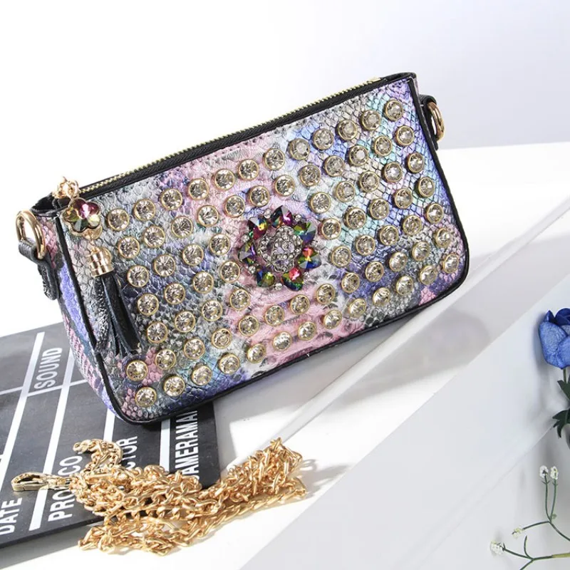 Стильная женская сумка через плечо маленькая розовая стразы цепи украшенные