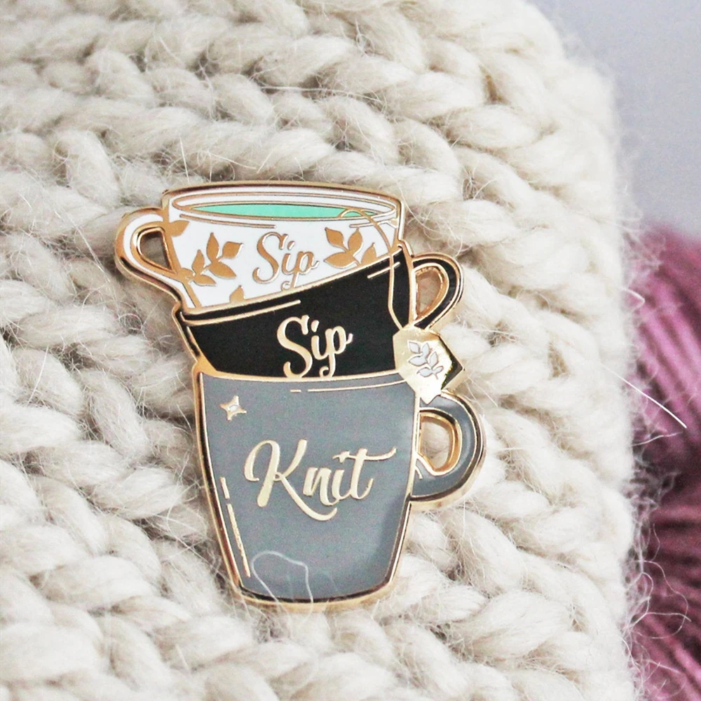 

Sip Sip Knit Fun Tea Cup Brooch Hard Enamel Pin Craft Jewelry Knitters Brooch Fashion Lapel Pins Tea Culture Lover Accessories