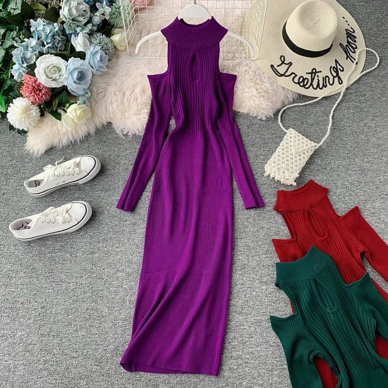 Женское трикотажное платье с открытыми плечами однотонное рваное облегающее