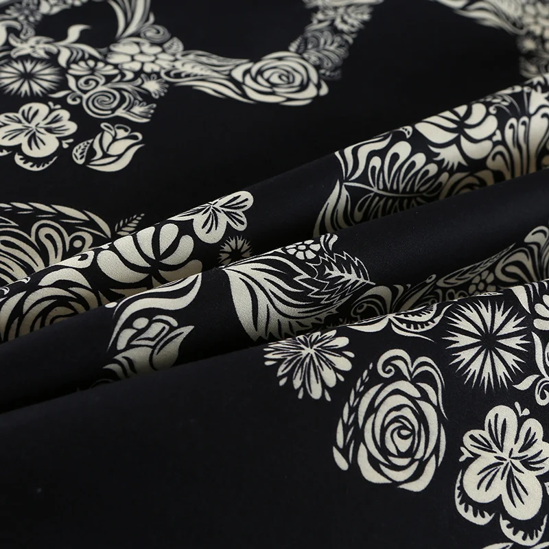 Комплект постельного белья с изображением черепа и цветов пододеяльник рисунком