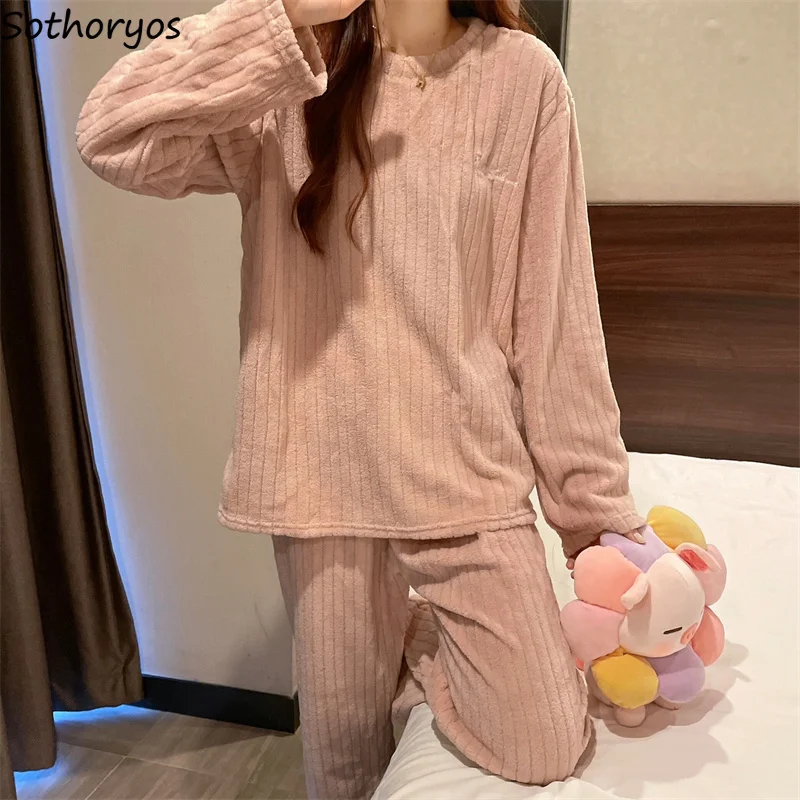 

Толстые пижамные комплекты из кораллового бархата, женская одежда для сна с длинным рукавом на осень и зиму, милая теплая Модная Удобная Пижама, из двух предметов