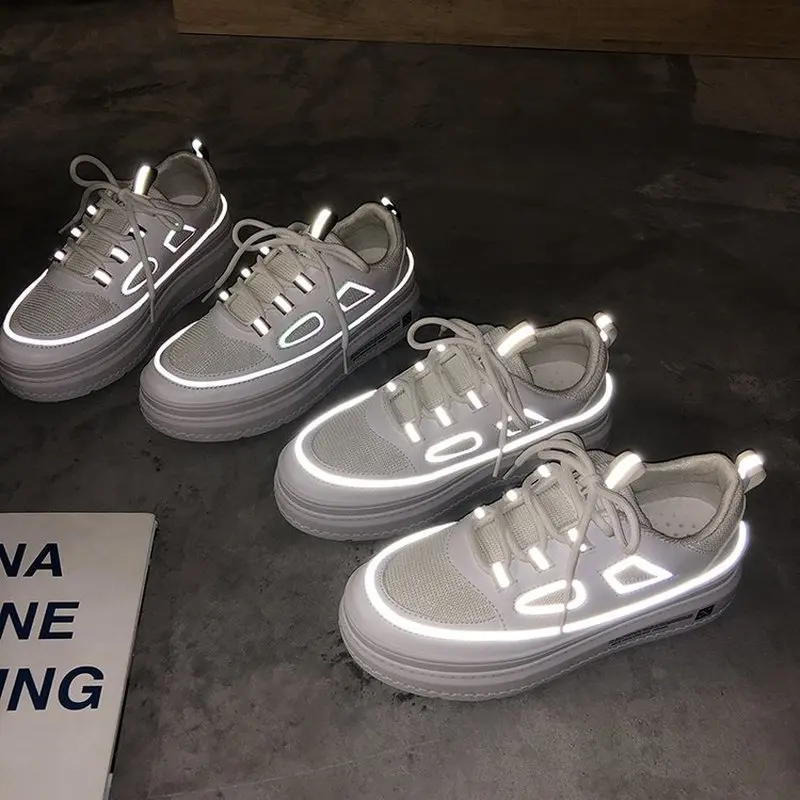 

Маленькие белые женские туфли, новинка 2019, свободная повседневная Вулканизированная обувь на толстой подошве, дышащие кроссовки со светоот...
