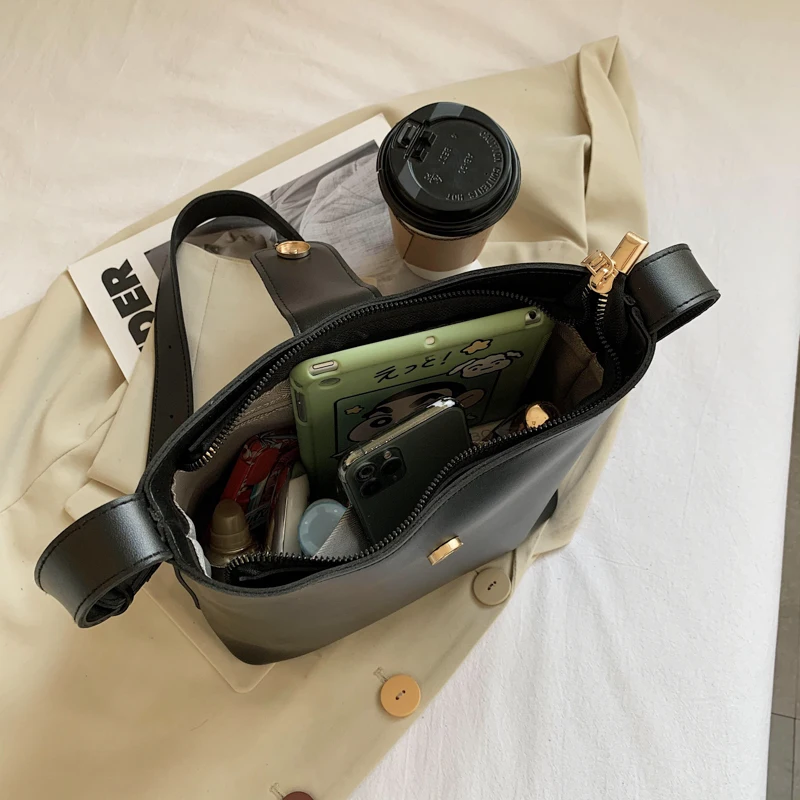 

Portable PU Bucket Bag for Women Classic Rhinestone Leather Shoulder Handbag Lady New Holiday Shopping Crossbody Bags Sac A Main