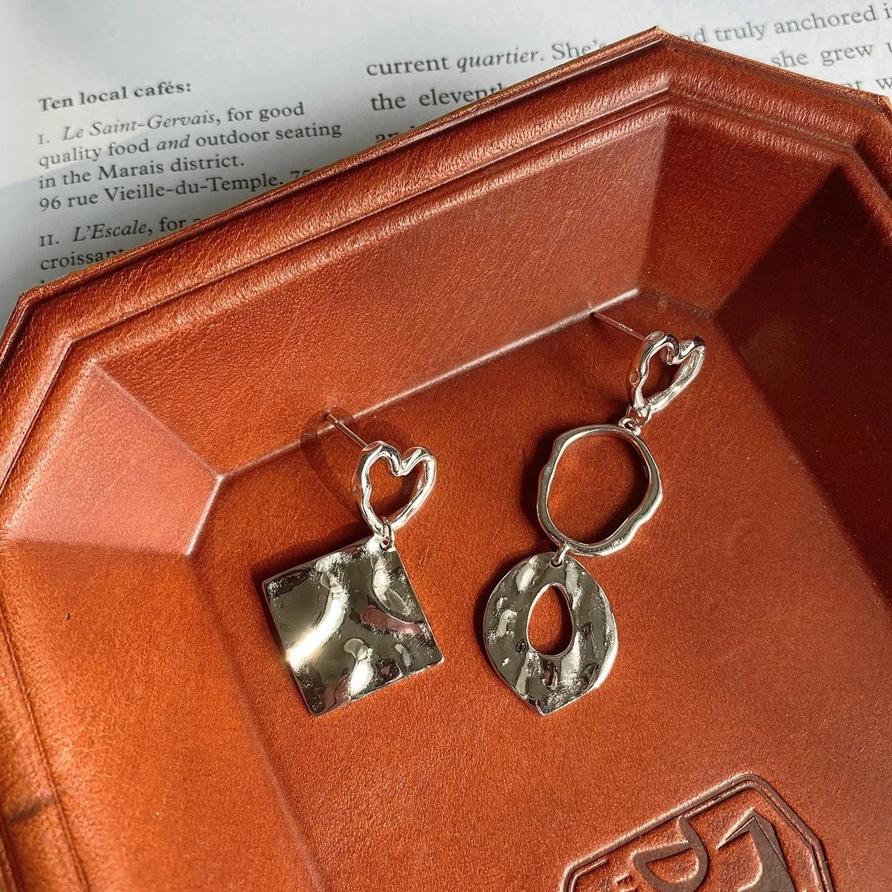 

High sense of asymmetric cold wind simple earrings
