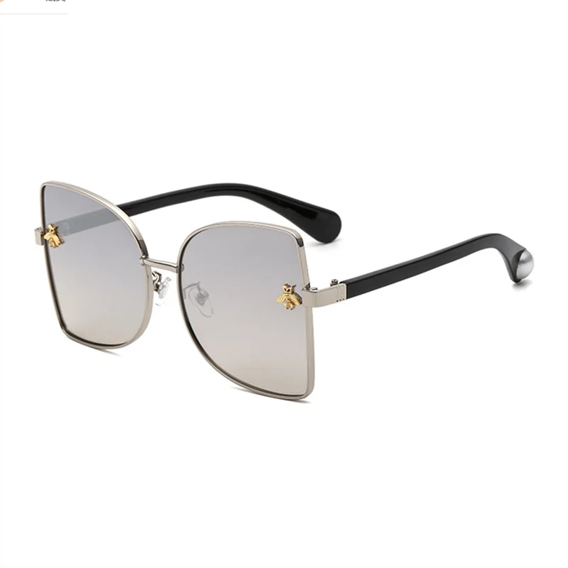 

Fashion Women Small Bee Sunglasses Colourful Rivet Glasses Female Male Outdoor Traveling Eyeglasses UV400